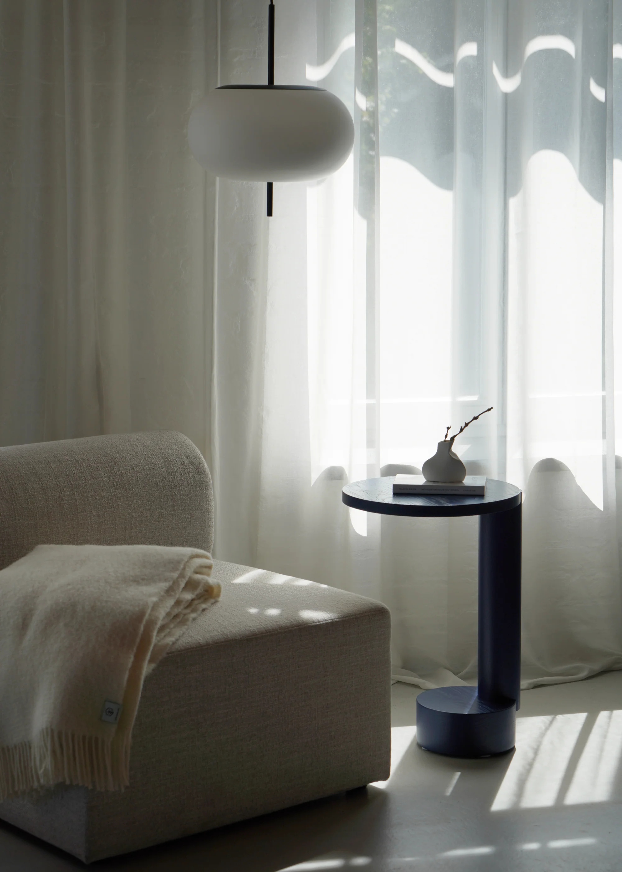 BOLD side table / Cobalt - Image 3